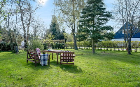 Hane - 750M from the Sea: Bois, Toit, Domicile, Maison, Architecture, Siding, Lot Terre, Chalet, Cabanon, Batiments Jardin