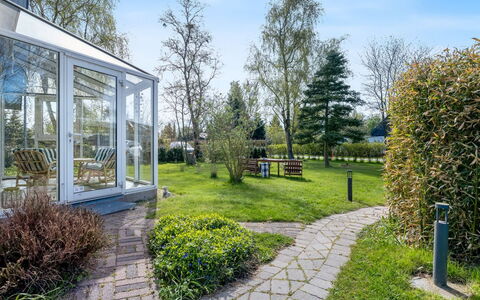 Hane - 750M from the Sea: Bois, Toit, Domicile, Maison, Architecture, Siding, Lot Terre, Chalet, Cabanon, Batiments Jardin