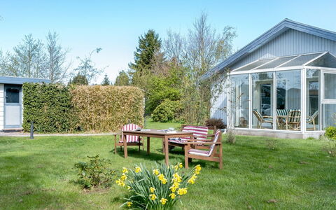 Hane - 750M from the Sea: Bois, Toit, Domicile, Maison, Architecture, Siding, Lot Terre, Chalet, Cabanon, Batiments Jardin