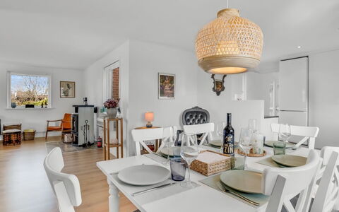 Hane - 750M from the Sea: Bois, Toit, Domicile, Maison, Architecture, Siding, Lot Terre, Chalet, Cabanon, Batiments Jardin