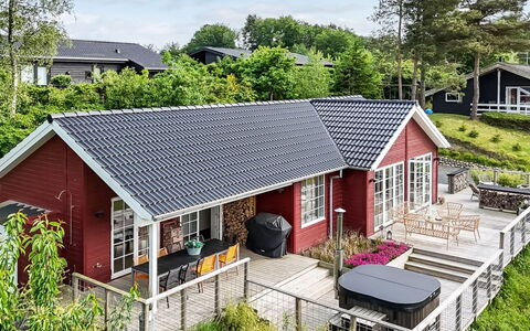 Blek - 2.8Km from the Sea: Bois, Domicile, Porche, Plate-Forme, Dur, Toit, Tache De Bois, Parquet, Eco Hôtel