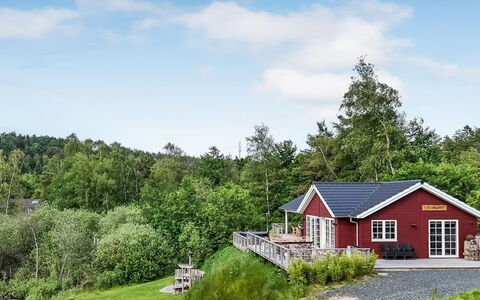 Blek - 2.8Km from the Sea: Bois, Domicile, Porche, Plate-Forme, Dur, Toit, Tache De Bois, Parquet, Eco Hôtel