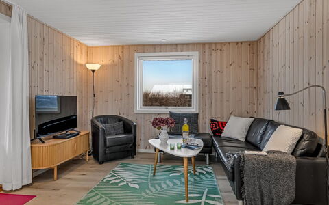 Annukka - 500M from the Sea: Toit, Maison, Domicile, Chalet, Porte, Siding, Plate-Forme, Porche, Planche, Dur