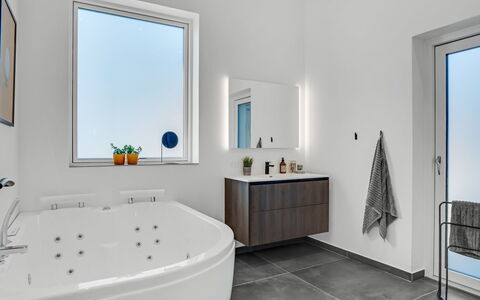 Ilze - from the Sea: Luminaire Plomberie, Design Intérieur, Mur, Sol, Salle De Bains, Sol, Plafond, Robinet, Évier, Plomberie