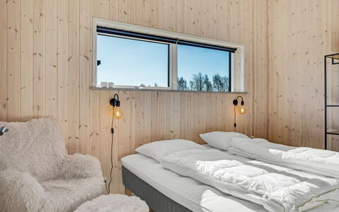 Ilze - from the Sea: Bois, Chambre, Plafond, Lit, Literie, Planche, Drap De Lit, Dur, Cadre De Lit, Tache De Bois