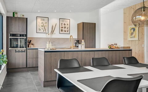 Ilze - from the Sea: Meubles, Design Intérieur, Cuisine, Sol, Bois, Plafond, Comptoir, Luminaire, Appartement, Sol