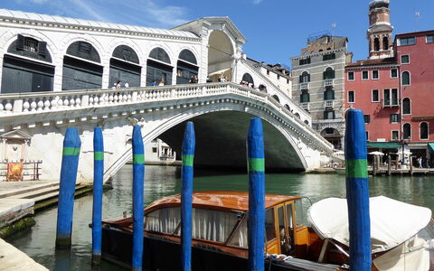 Silea Apartments, Pool, Garden, Treviso: Bleu, Bateau, L'Eau, Plan D'Eau, Voie Navigable, Navire, Canal, Canal, Bateaux Et Nautique - Materiel Et Fournitures, Architecture
