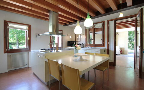 Silea Apartments, Pool, Garden, Treviso: Design Intérieur, Meubles, Sol, Luminaire, Bois, Cuisine, Plafond, Comptoir, Sol, Domicile