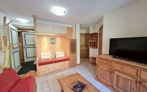 Balcons des Pistes C: Design Intérieur, Meubles, Bois, Sol, Sol, Plafond, Pièce, Cabinetry, Tache De Bois, Tiroir