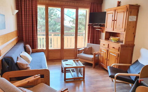 Les Deux Alpes 633: Bois, Meubles, Design Intérieur, Sol, Sol, Pièce, Tache De Bois, Chaise, Appartement, Dur