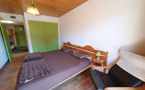 Les Deux Alpes 633: Meubles, Sol, Sol, Design Intérieur, Bois, Lit, Chambre, Plafond, Pièce, Drap De Lit