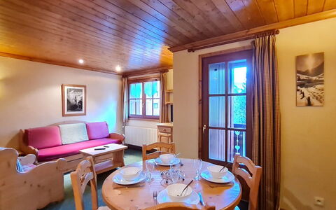 Alpina Lodge: Bois, Plafond, Design Intérieur, Sol, Sol, Porte, Pièce, Tache De Bois, Dur, Vernis