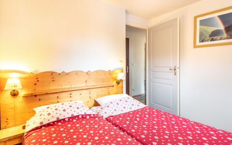 V du Bachat Arolles a: Design Intérieur, Meubles, Chambre, Plafond, Linge, Appartement, Lit, Drap De Lit, Pièce, Literie