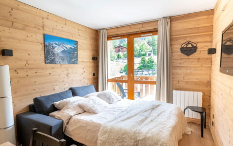 La Turra: Meubles, Design Intérieur, Bois, Chambre, Lit, Sol, Pièce, Sol, Drap De Lit, Plafond