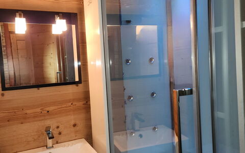 T du Morel a: Luminaire Plomberie, Bois, Design Intérieur, Sol, Salle De Bains, Sol, Lavabo, Miroir, Plomberie, Éclairage