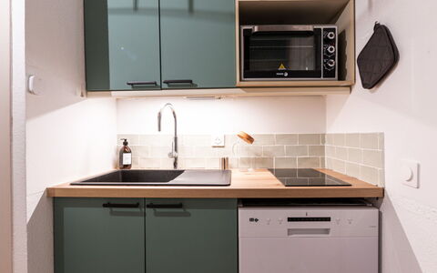 Morillon 639: Cuisine, Comptoir, Appareil De Cuisine, Design Intérieur, Principaux Appliance, Cabinetry, Meubles, Cuisinière, Éclairage, Électroménager