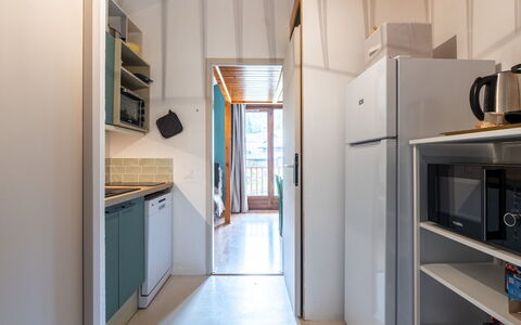 Morillon 639: Design Intérieur, Sol, Bois, Sol, Plafond, Cuisine, Éclairage, Meubles, Pièce, Principaux Appliance