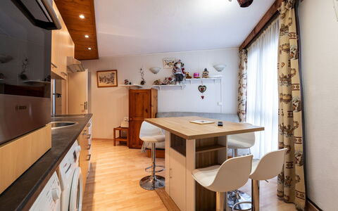 Praz des Esserts: Meubles, Design Intérieur, Bois, Sol, Sol, Pièce, Plafond, Cuisine, Éclairage, Cabinetry