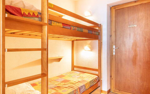 Les Eterlous: Lit, Chambre, Bois, Lit Superposé, Sol, Design Intérieur, Drap De Lit, Literie, Sol, Plafond