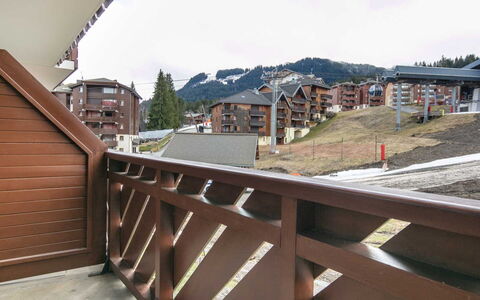 Les Eterlous: Zone Résidentielle, Domicile, Appartement, Balcon, Design Urbain, Siding, Condominium, Ombre, Conception, Tache De Bois