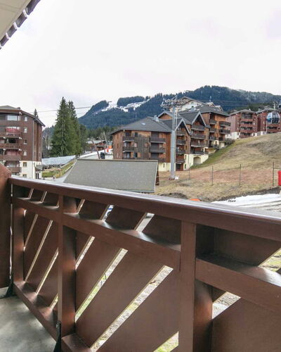 Les Eterlous: Zone Résidentielle, Domicile, Appartement, Balcon, Design Urbain, Siding, Condominium, Ombre, Conception, Tache De Bois