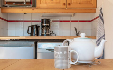 Les Eterlous: Appareil De Cuisine, Cuisine, Vaisselle, Petit Appareil, Serveware, Comptoir, Design Intérieur, Principaux Appliance, Coupe, Cabinetry