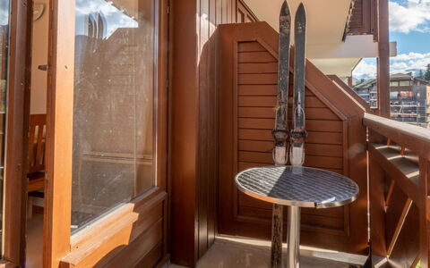 Les Eterlous: Bois, Tache De Bois, Dur, Appartement, Balcon, Contre-Plaqué, Planche, Balustrade, Vernis, Daylighting