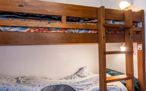 Les Sitelles: Lit Superposé, Bois, Chambre, Lit, Literie, Drap De Lit, Design Intérieur, Linge, Sol, Sol