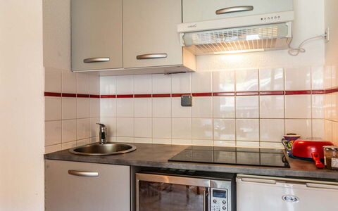 Les Sitelles: Appareil De Cuisine, Cuisine, Comptoir, Principaux Appliance, Evier, Cabinetry, Évier, Luminaire Plomberie, Robinet, Électroménager