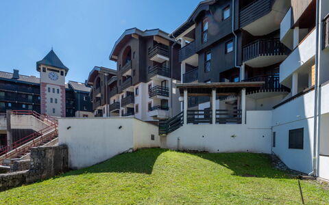 Grande Neige: Zone Résidentielle, Appartement, Design Urbain, Condominium, Balcon, Escaliers, Cour