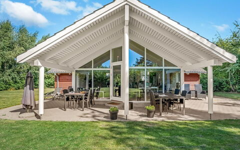 Annielle - 500M from the Sea: Toit, Maison, Domicile, Chalet, Porte, Siding, Plate-Forme, Porche, Planche, Dur