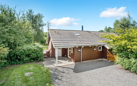 Annielle - 500M from the Sea: Toit, Maison, Domicile, Chalet, Porte, Siding, Plate-Forme, Porche, Planche, Dur