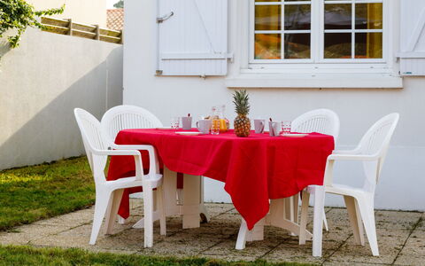 Remagy: Bateau, Appartement, Navire, Balcon, Mobilier De Jardin, Chaise, Marina, Architecture Navale, Port, Port