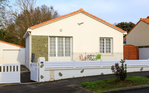 Remagy: Bateau, Appartement, Navire, Balcon, Mobilier De Jardin, Chaise, Marina, Architecture Navale, Port, Port