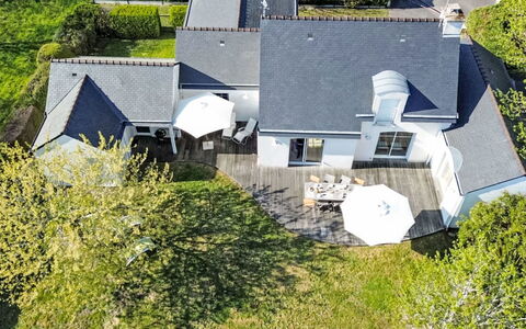 Les Guérins: Toit, Maison, Domicile, Zone Résidentielle, Chalet, Biens, Aménagement Paysager, Jardin, Allée, Cour