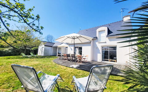 Les Guérins: Bleu, Domicile, Zone Résidentielle, Maison, Biens, Chalet, Ombre, Aménagement Paysager, Jardin, Allée