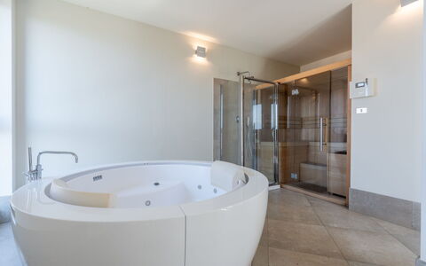 Relais San Desiderio: Luminaire Plomberie, Sol, Baignoire, Design Intérieur, Salle De Bains, Sol, Plafond, Éclairage, Plomberie, Pièce