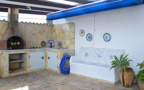 Antonia: Biens, Cour, Balcon, Villa