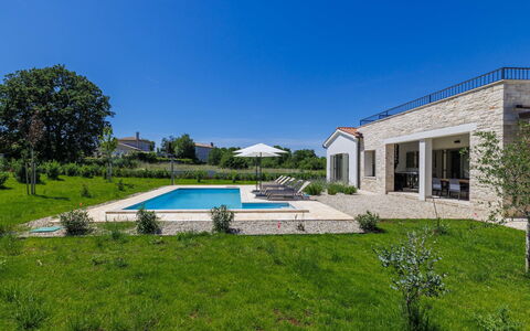 Juventa: Bâtiment, Zone Résidentielle, Maison, Domicile, Architecture, Toit, Biens, Établissements Humains, Chalet, Ferme