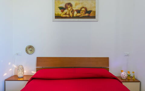 Le Farsiche: Meubles, Lit, Design Intérieur, Chambre, Mur, Sol, Sol, Drap De Lit, Bois, Literie