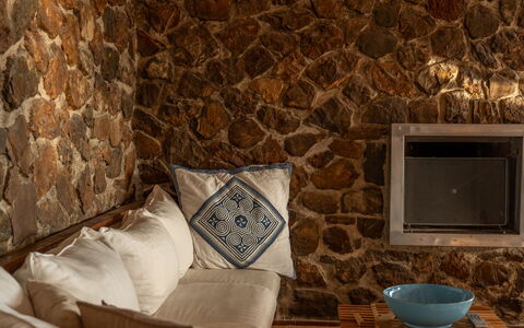 Villa Argentina: Mur De Pierre, Marron, Matériau Naturel, Tache De Bois, Dur, Salon, Brique, Fond D'Écran, Tuile, Oreiller
