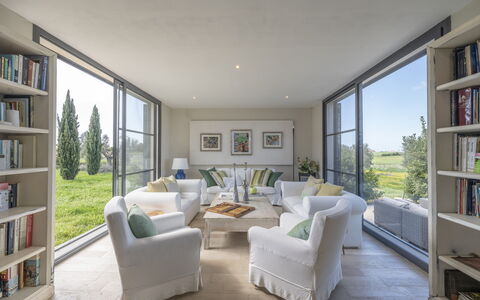 Villa Flaminia: Meubles, Design Intérieur, Domicile, Canapé, Lot Terre, Salon, Chaise, Plafond, Biens