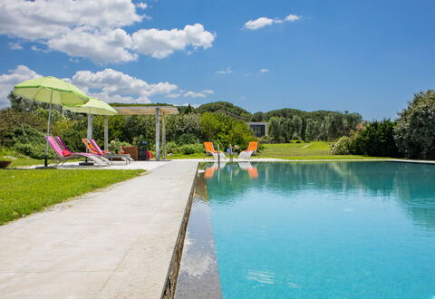 Villa Flaminia: Bleu, Piscine, Recours, Jardin, Loisir, Pelouse, Aménagement Paysager, Mobilier De Jardin, Thermes, Eco Hôtel