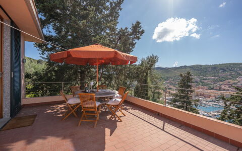 Ca' Nelly: Colline, Chaîne De Montagnes, Eco Hôtel, Balcon, Ombre, Village De Montagne