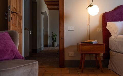 Villa Domus Papi: Meubles, Mur, Design Intérieur, Bois, Chambre, Sol, Sol, Éclairage, Domicile, Lit