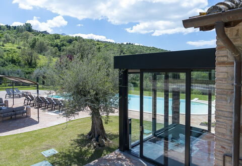 Villa Trasimena: Piscine, Ombre, Eco Hôtel, Recours, Aménagement Paysager, Biens, Mobilier De Jardin, Jardin, Structure En Plein Air, Arrière-Cour