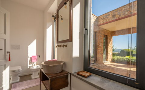 Podere Vigna Nuova: Mur, Design Intérieur, Meubles, Pièce, Plafond, Brique, Chaise, Tache De Bois, Luminaire Plomberie, Plante D'Appartement