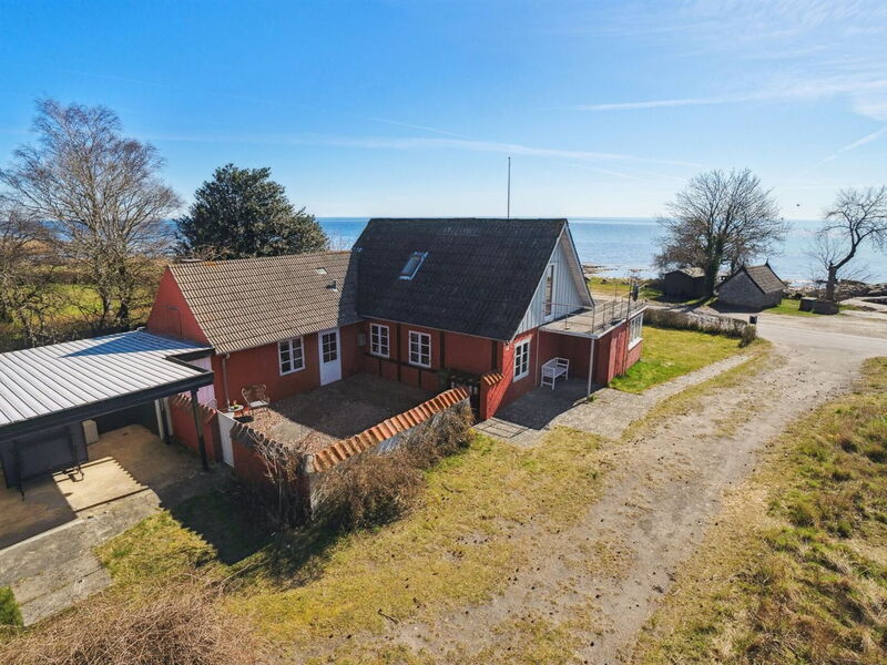 Hakon - 40M from the Sea
