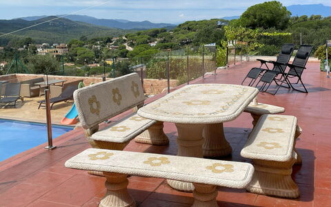 Polancre: Meubles, Mobilier De Jardin, Tableau De Plein Air, Tache De Bois, Pot De Fleur, Ombre, Chaise, Patio, Banc, Dur