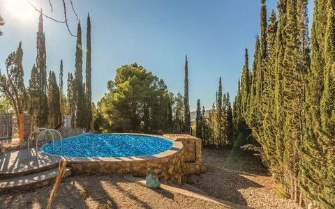 Torre Morralla: Bleu, Ombre, Aménagement Paysager, À Feuilles Persistantes, Mélèze, Piscine